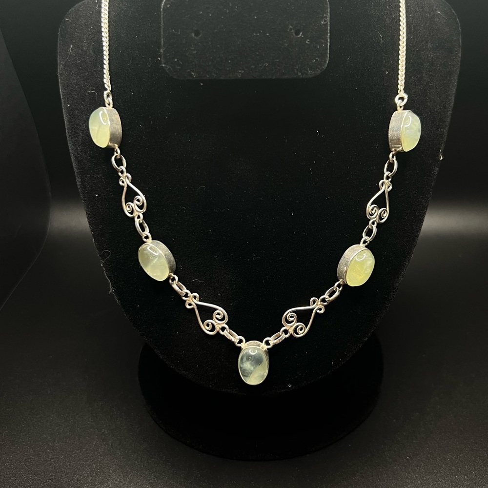 ⚠️ PRICE DROP⚠️ 
Prehnite and Silver Necklace
